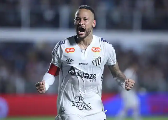 乌拉圭国脚：苏亚雷斯热心帮我要到梅西球衣，没想到梅西也要我的.